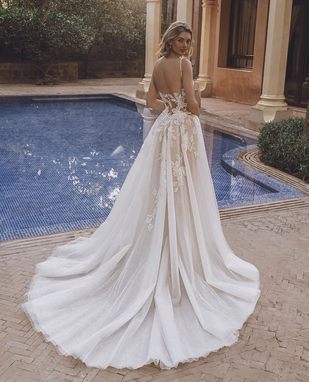 تخصيص بوهو نمط السباغيتي حزام فستان الزفاف مع الأزهار الدانتيل بريق تول تنورة ألف خط فستان الزفاف للعرائس في الهواء الطلق