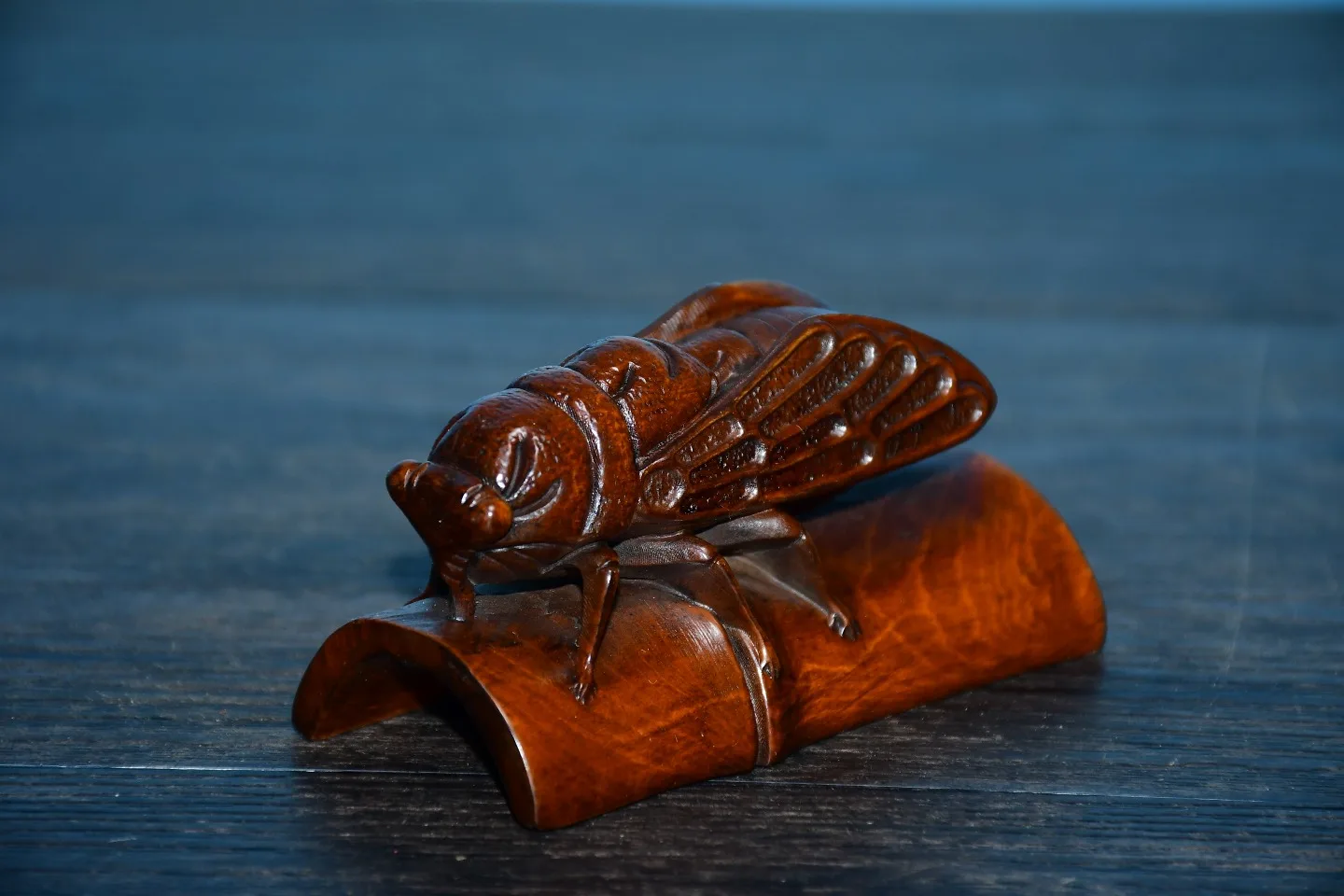 Chinese retro boxwood wood carving seiko carving striking desk trinket cicada pendant