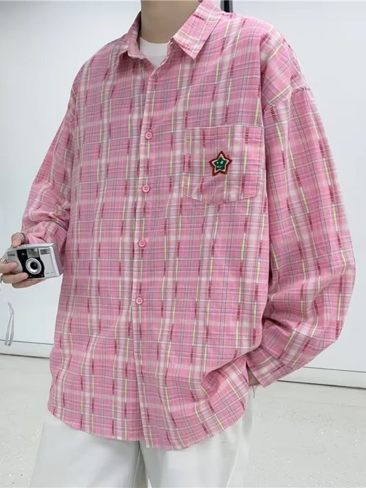

Розовая клетчатая рубашка с длинным рукавом для мужчин, весна 2025, новая коллекция, в японском ретро-стиле, модная повседневная верхняя одежда для парней