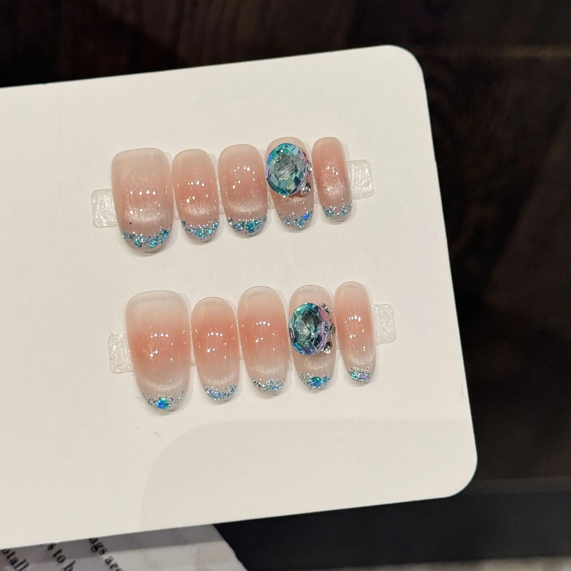 10PCS Oval Handmade Press On Nails,Appearing Elegant And Stylish,Suitable For Festivals Parties And Daily Wear.