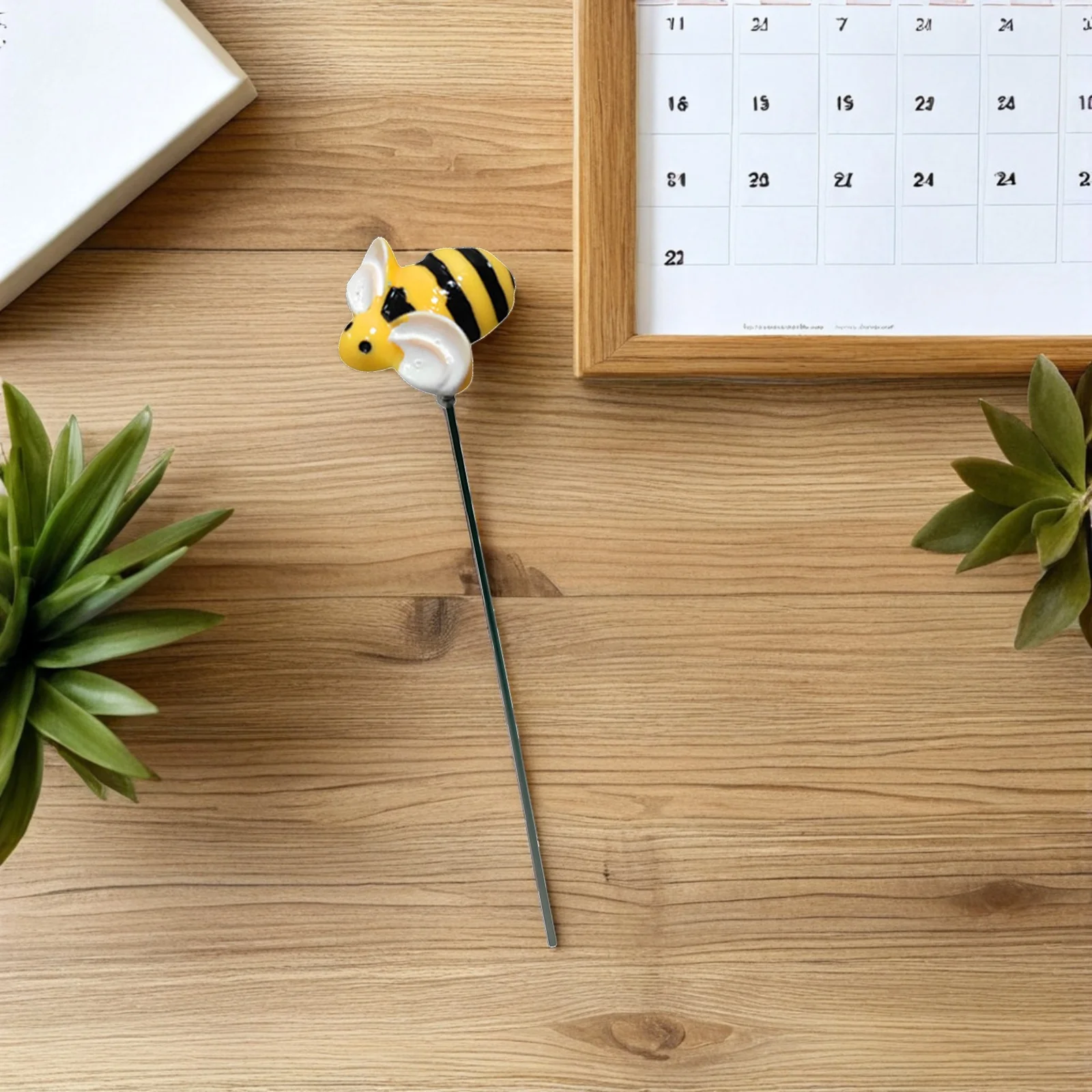 10Pcs 3D Stake Realistic Design with Swinging Wings Resin Iron Decorative Stakes for Outdoor Garden Lawn Decor