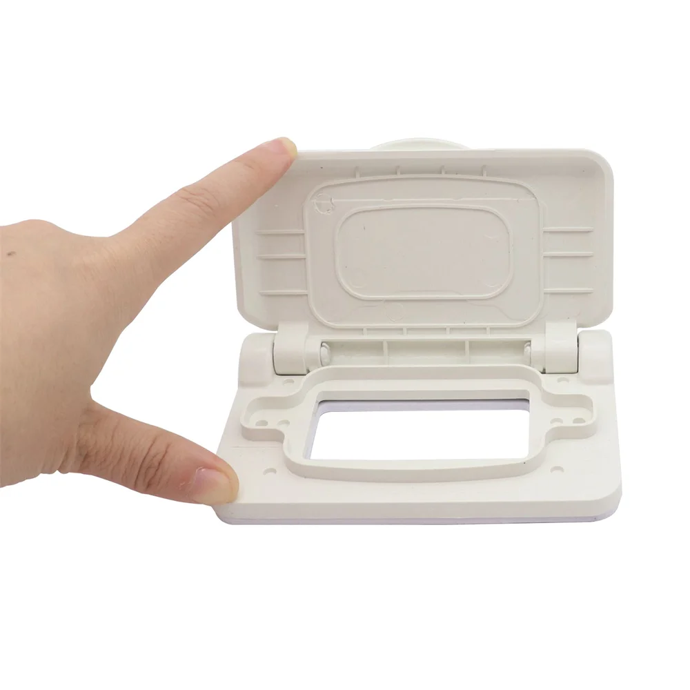 مقبس توصيل أمريكي أبيض 125 فولت 15 أمبير للمقطورات والمعسكر والمركبات الترفيهية