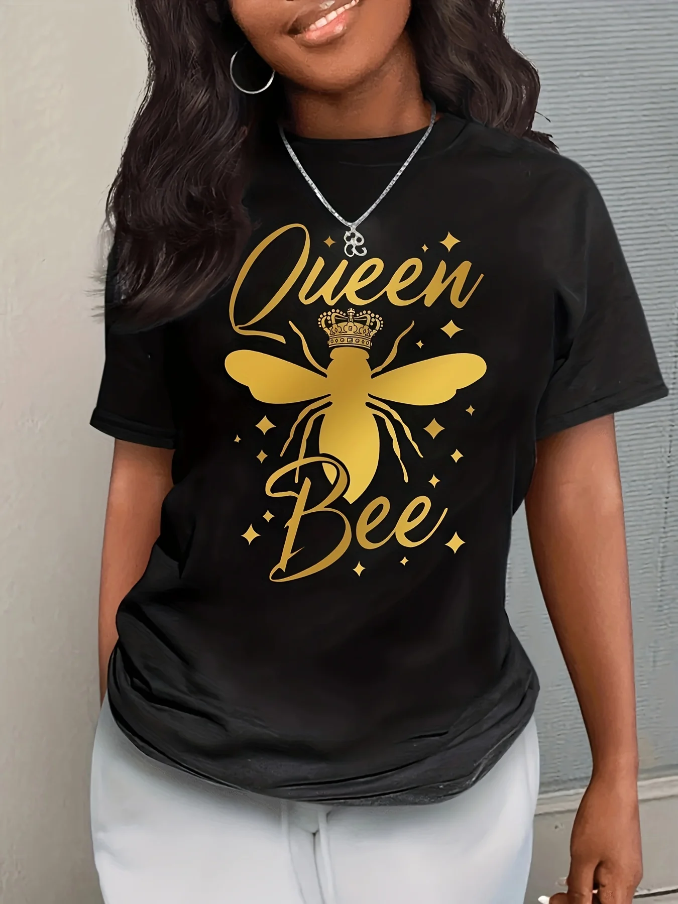 Queen Bee Print T-Shirt - Women's Short Sleeve Casual Top for Summer and Spring