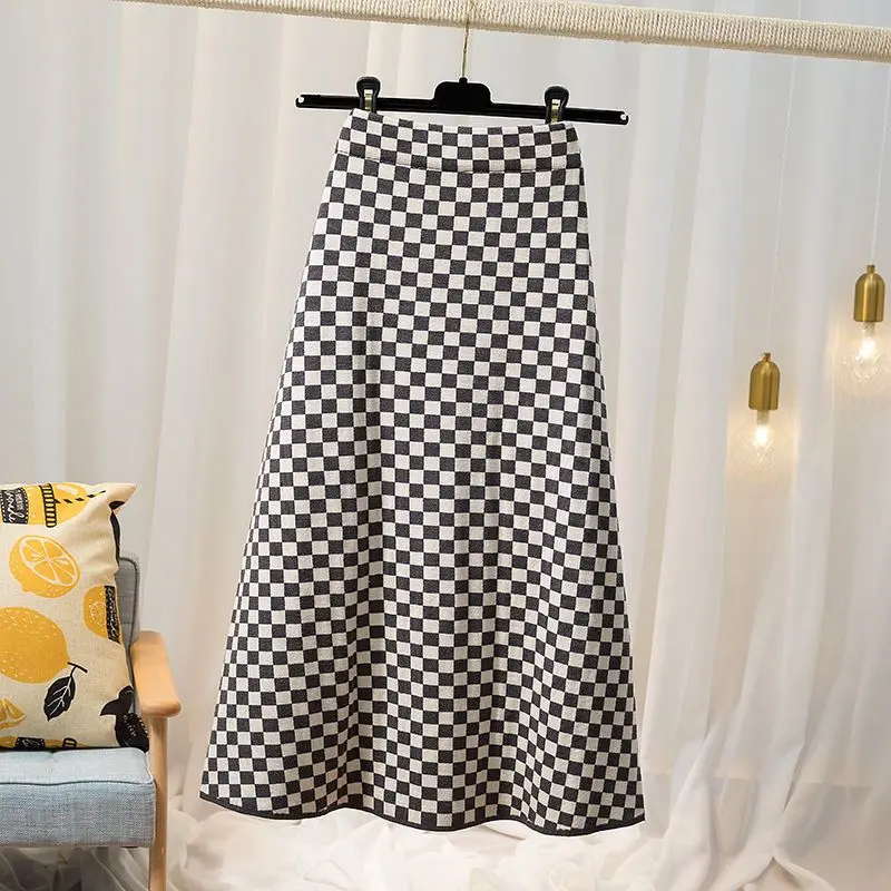 

Checkerboard skirt women spring 2023 casual high waist a-line straight skirt mid-length plaid slit bag hip skirt female tops