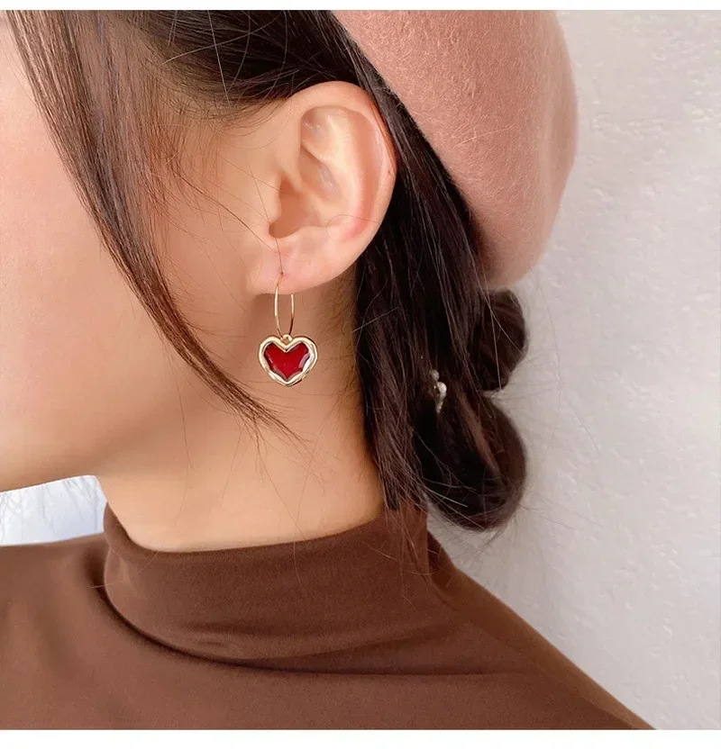 Sweet Burgundy Enamel Heart Hook Earrings for Women Girl Gold Color Metal Love Heart Hanging Dangle Earrings Vintage Jewelry