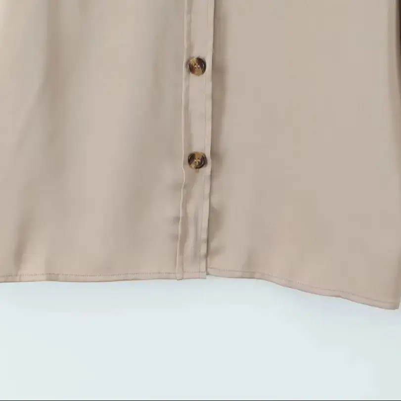 Moda damska 2025, styl europejski i amerykański, letnia nowość, koszula robocza o teksturze jedwabiu, unikalny kołnierzyk, bluzki zapinane na guziki.