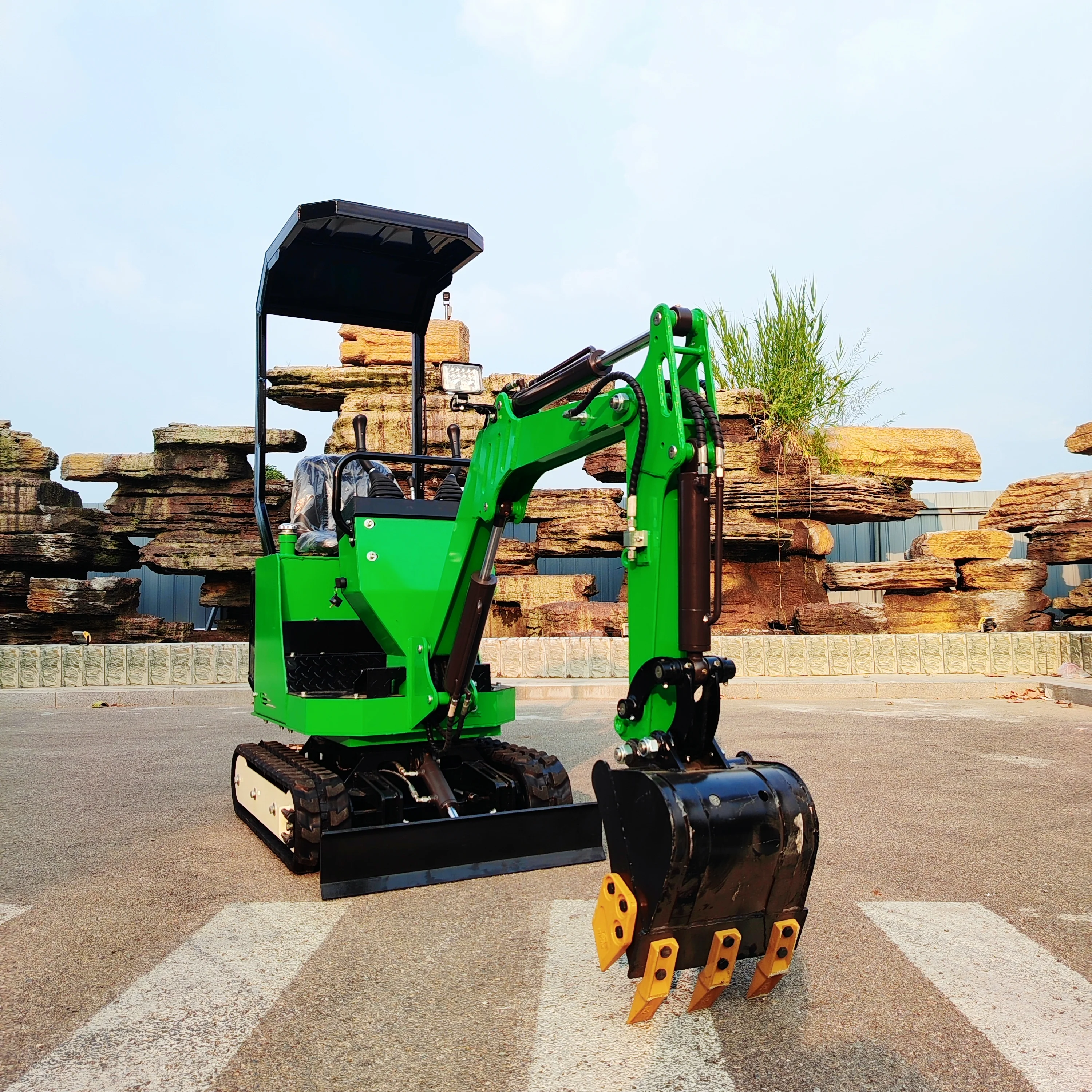 Landscaping Small Excavator mini excavator 1 ton Customer Customization Deposit Line reinforcement and protection EPA/EU5/CE/3C