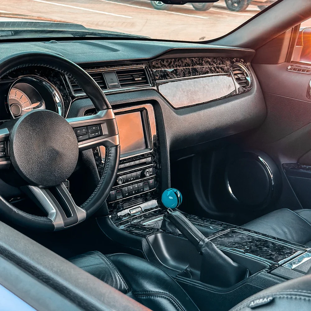 

50 шт., полный комплект из настоящего кованого углеродного волокна, внутренняя отделка, автомобильные аксессуары, декоративная наклейка для Ford Mustang GT 2009-2014