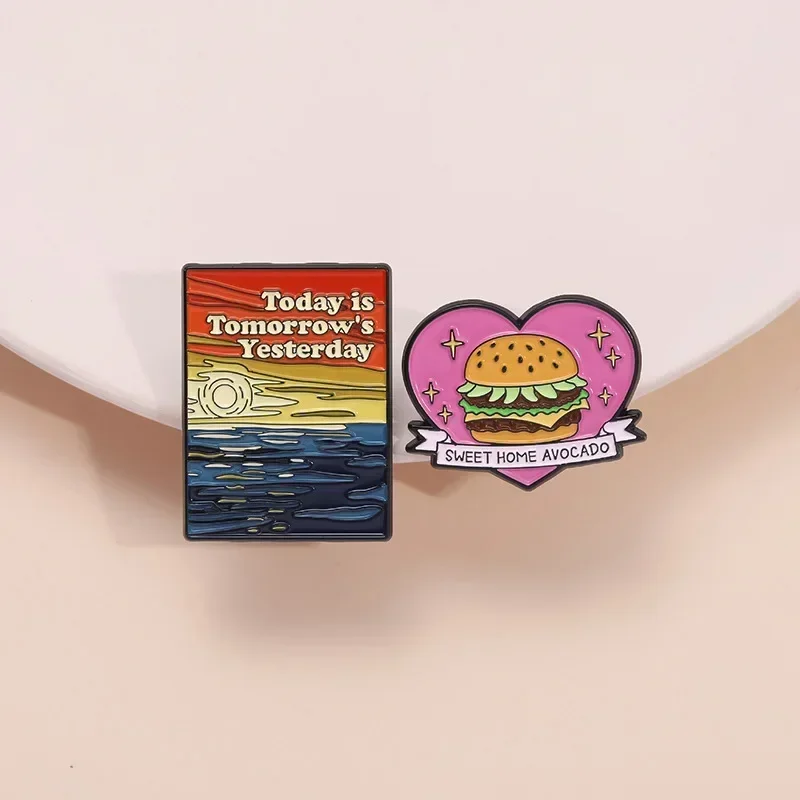 Alfinetes de lapela criativo dos desenhos animados amor hambúrguer emblema diversão pintura a óleo oceano paisagem acessórios de metal broche para chapéu