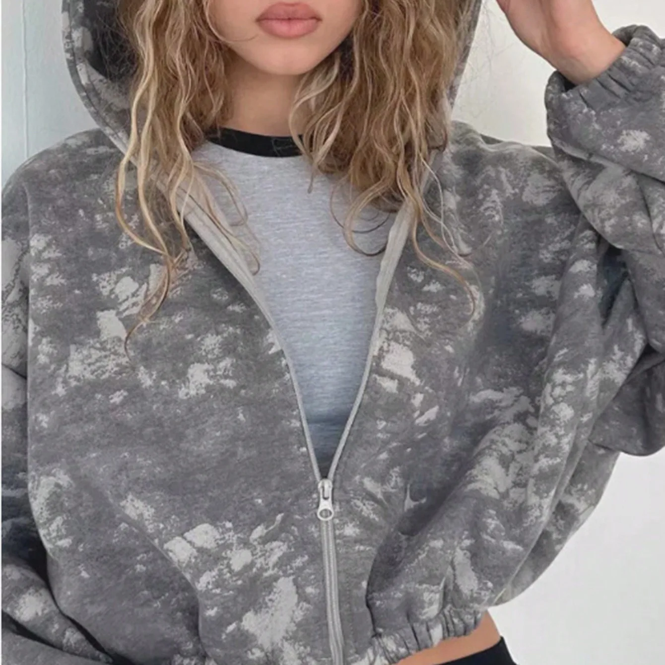 

European and American street personalized hooded sweater women's spring and summer street trend short zipper cardigan top