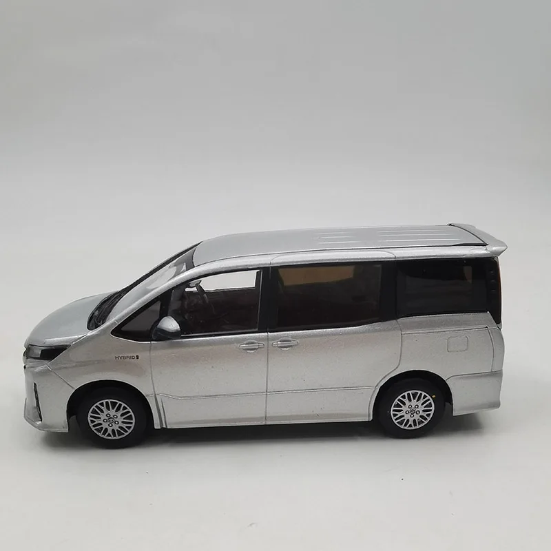 Diecast Alloy Vehicle 1/30 Scale  NOAH MPV Business car model Die-cast Replica Toys Simulation Collection