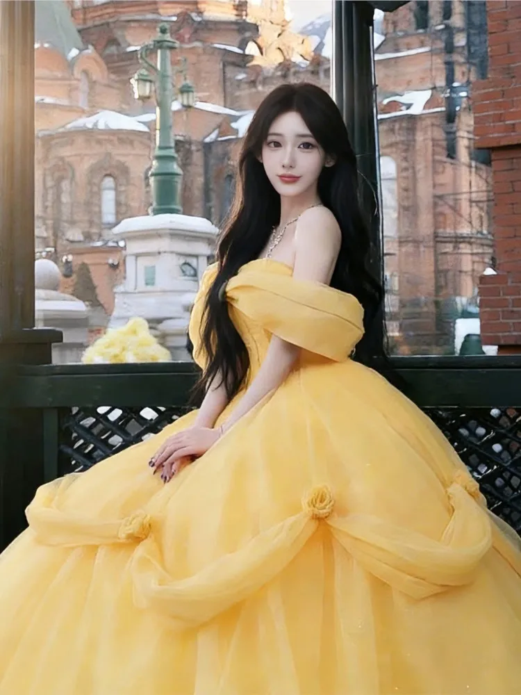 

A new heavy industry adult one-shoulder yellow dress
