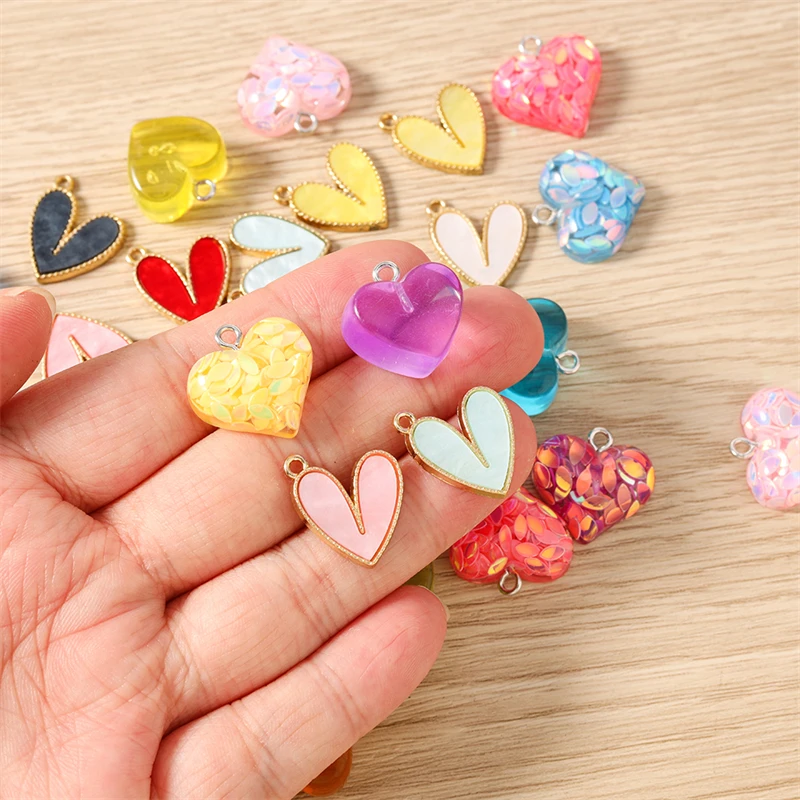 10 Stück niedliche, bunte Liebesherz-Anhänger aus Kunstharz für die Herstellung von Halsketten, Ohrringen, Armbändern, DIY-Bastelarbeiten, Schmuckzubehör – Detail 2