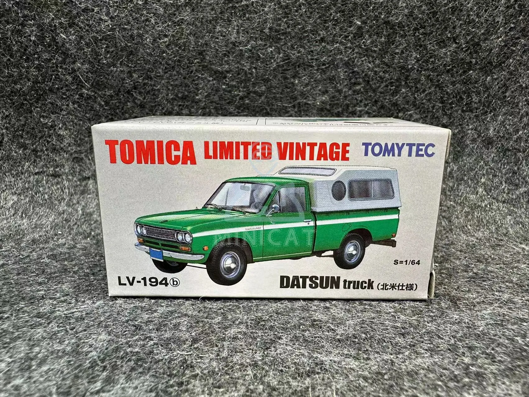 TAKARA TOMY TOMICA 1:64 TLV LV-194b Nissan DATSUN TRUCK green alloy compression shaft miniature model, adult decoration, boy toy