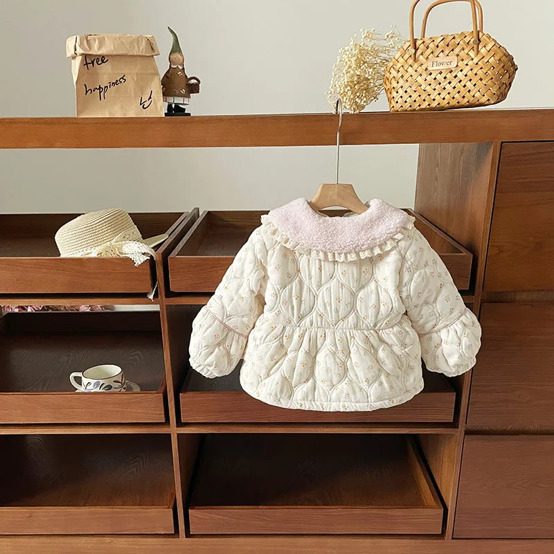 ملابس خارجية للفتيات لخريف وشتاء 2025 سترة جديدة أنيقة من الدانتيل مع طية صدر السترة للدفء والحلاوة واللطيفة ملابس يومية