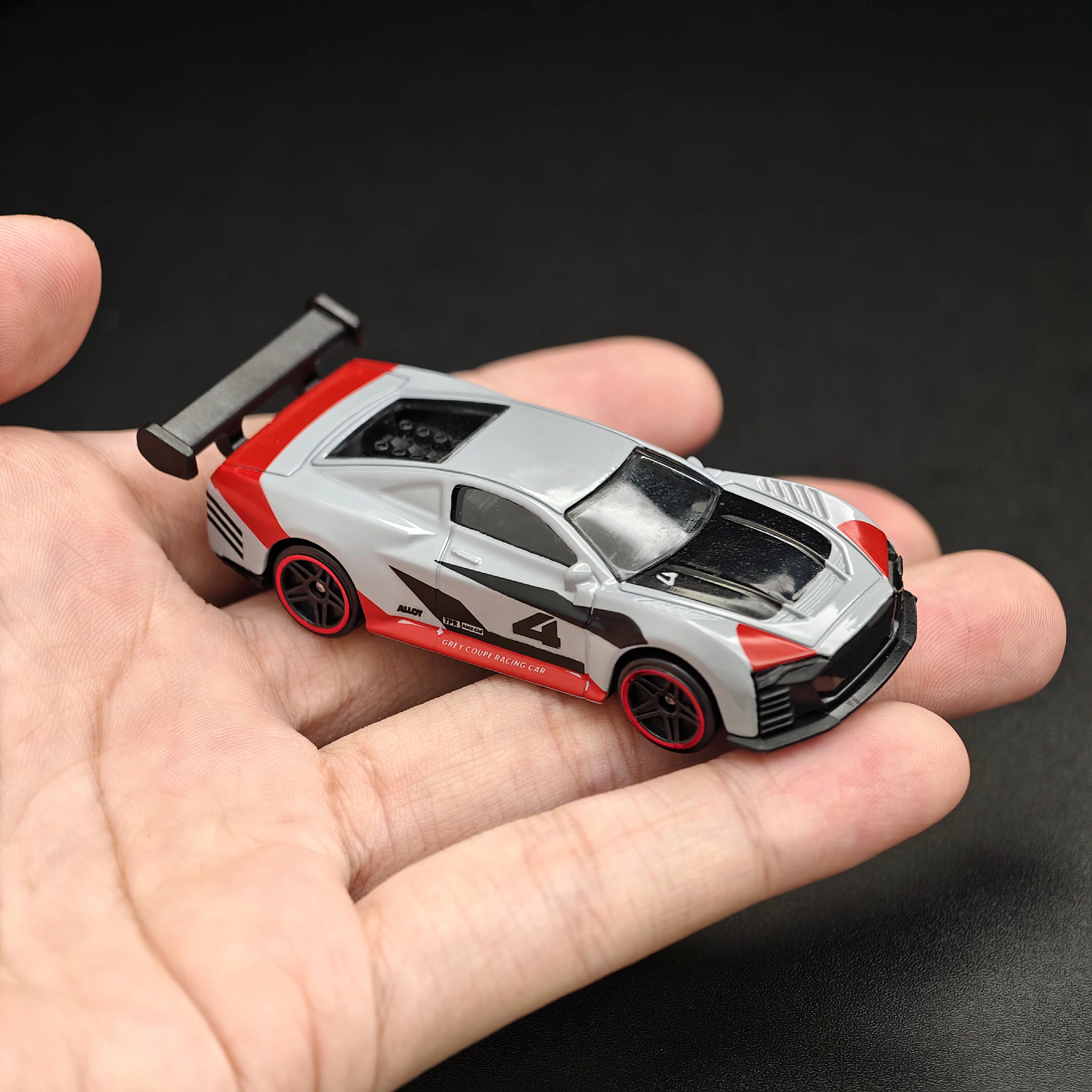 1/64 R8 Diecast Alloy Car Model Toy Metal Body Racing Sports Car Collectible Mini Car for Kids Gift and Desk Display