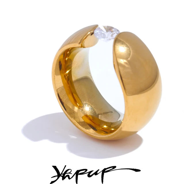 Yhpup Rozmiar 678 Elegancki Metalowy Pierścień Ze Stali Nierdzewnej z Błyszczącą Cyrkonią Sześcienną Szeroki Złoty Pierścień Platerowany 18K PVD Uroczy Prezent Biżuteria Codzienna