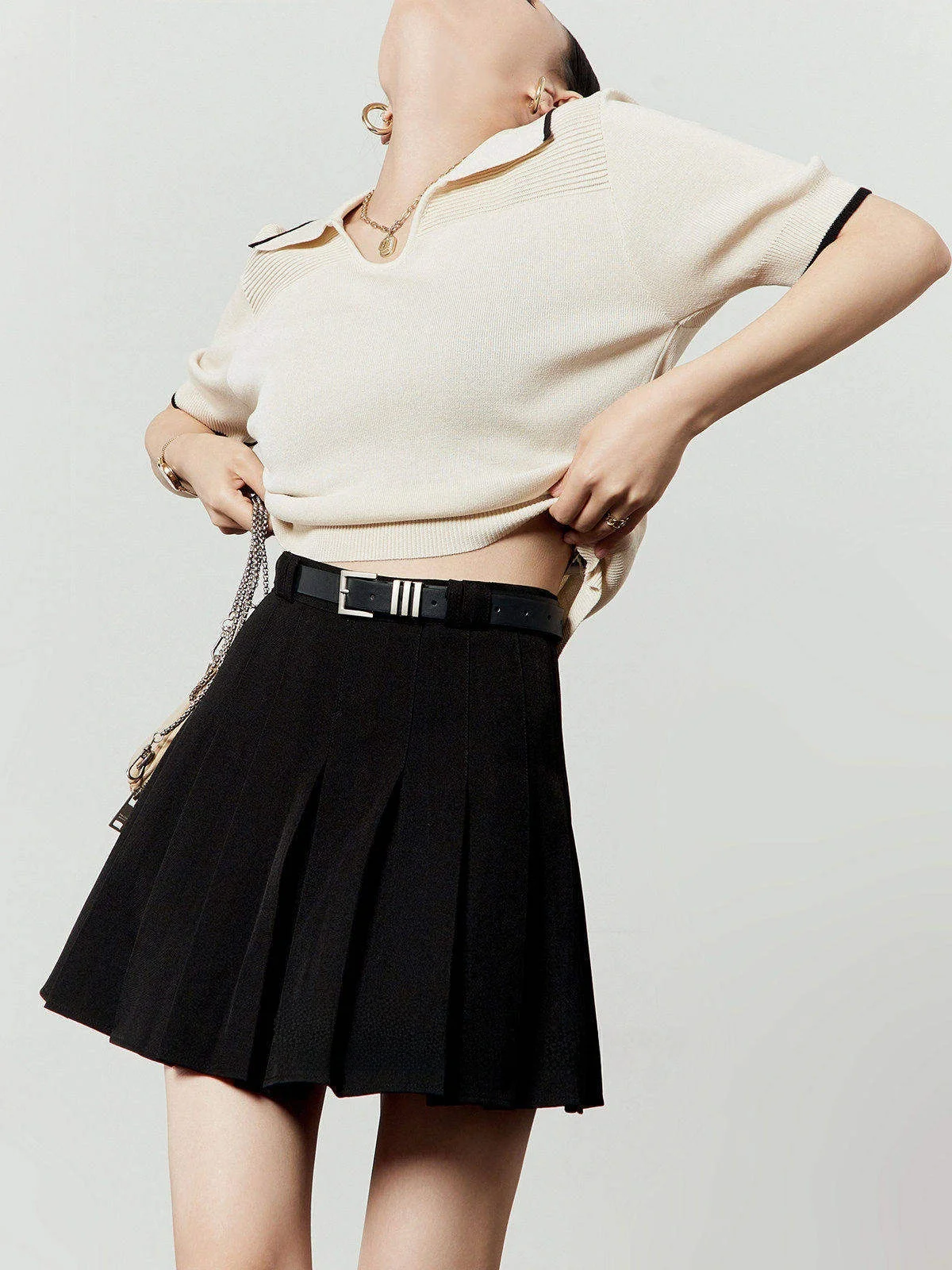 

Cheri Женский трикотаж Ne ort Sve Повседневный светло-бежевый топ Удобный дышащий средний вес из мягкой ткани V-Ne De...