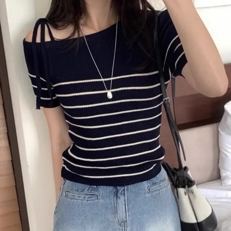 Bandażowa dzianinowa koszulka dla kobiet skośny kołnierzyk koreańska moda szykowna Topa De Mujer wiosna lato eleganckie krótkie koszulki
