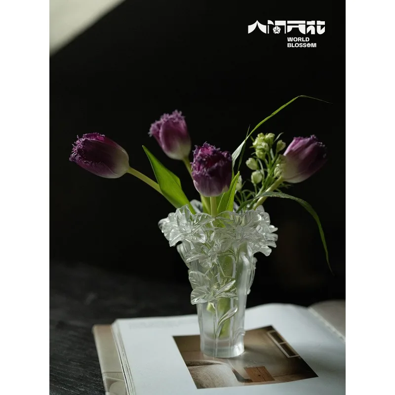 Flowering in the world, ancient glass frozen glass vase, kiln burning vase