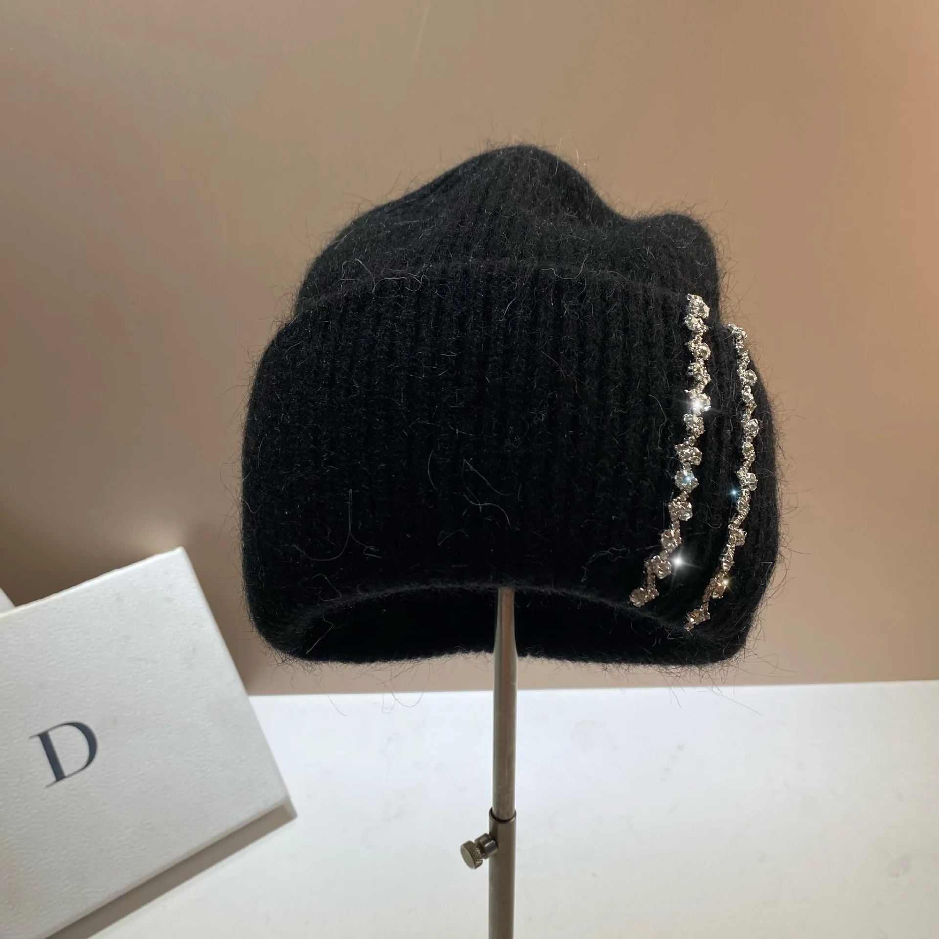 Real Rabbit Fur Wool Knitted Hats Winter Women Beanie Luxury Rhinestones Skullies Beanies Outdoor Warm Walking Bonnet Cap