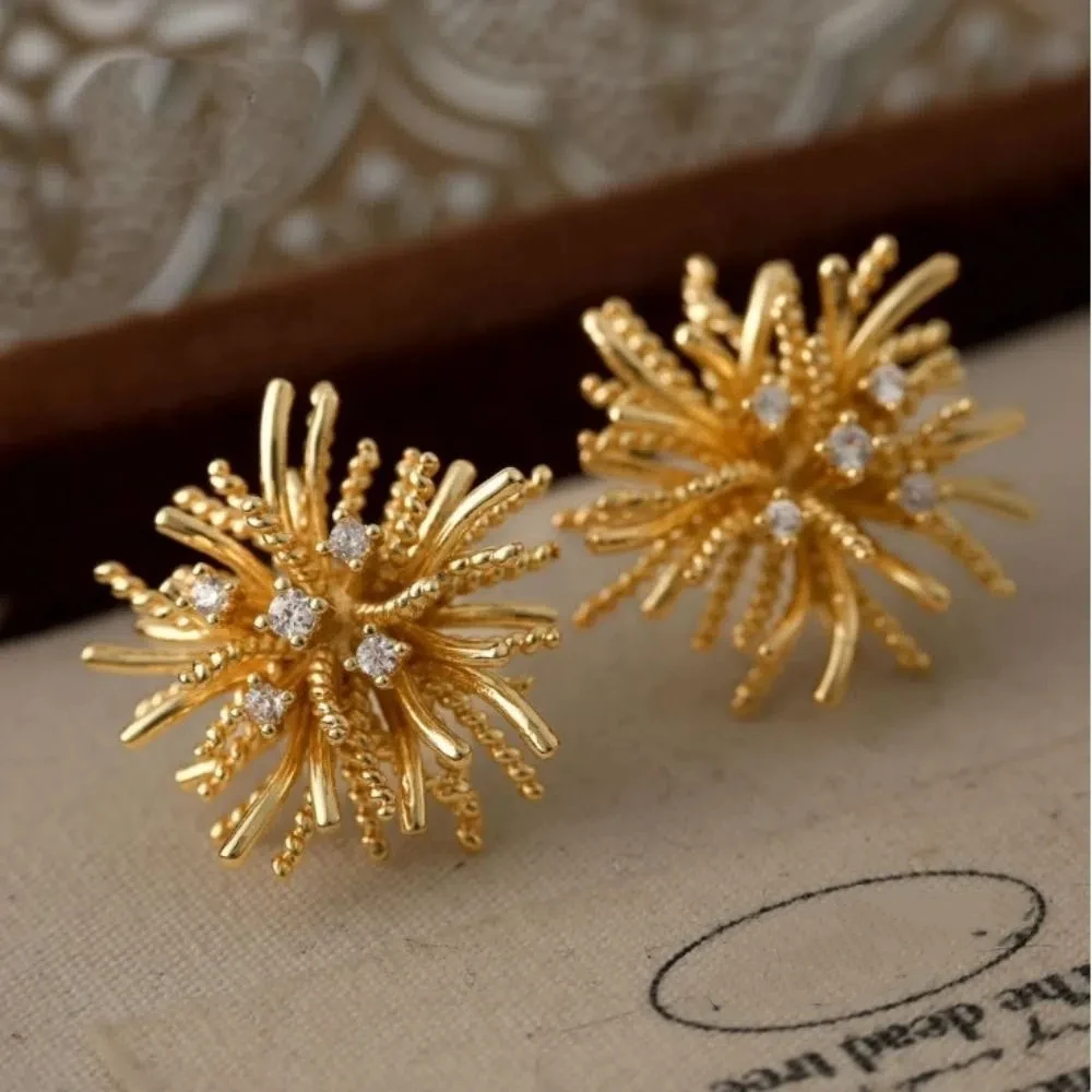 

Zircon Fireworks Shape Earrings Elegant Exquisite Metal Stud Earrings Light Luxury Ear Jewelry Geometric Flower Earrings Party