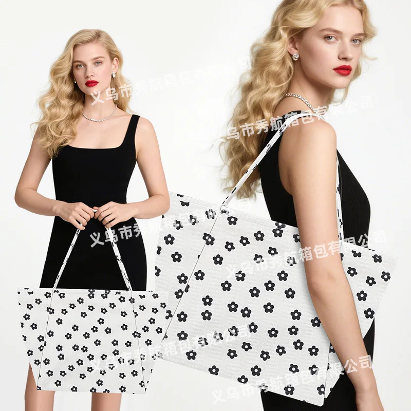 

Japanese Large-capacity Commuter Canvas Premium Sense Lamp Fleece Core Shoulder Cloth Student Office Worker Tote Bag