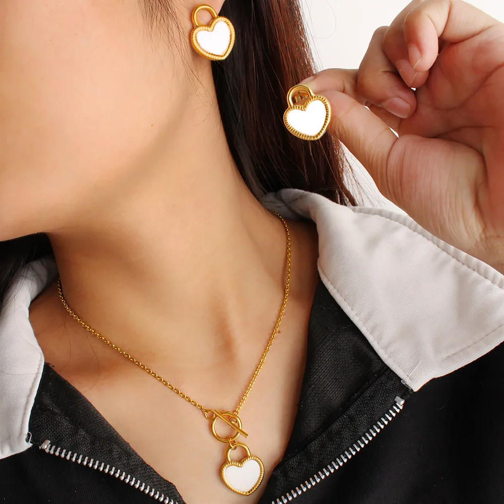 

Аксессуары для самостоятельного изготовления: стильные и простые серьги-сердечки из эпоксидной смолы, кулон-подвеска, ожерелье из нержавеющей стали с покрытием 18K золотом, повседневная элегантность.