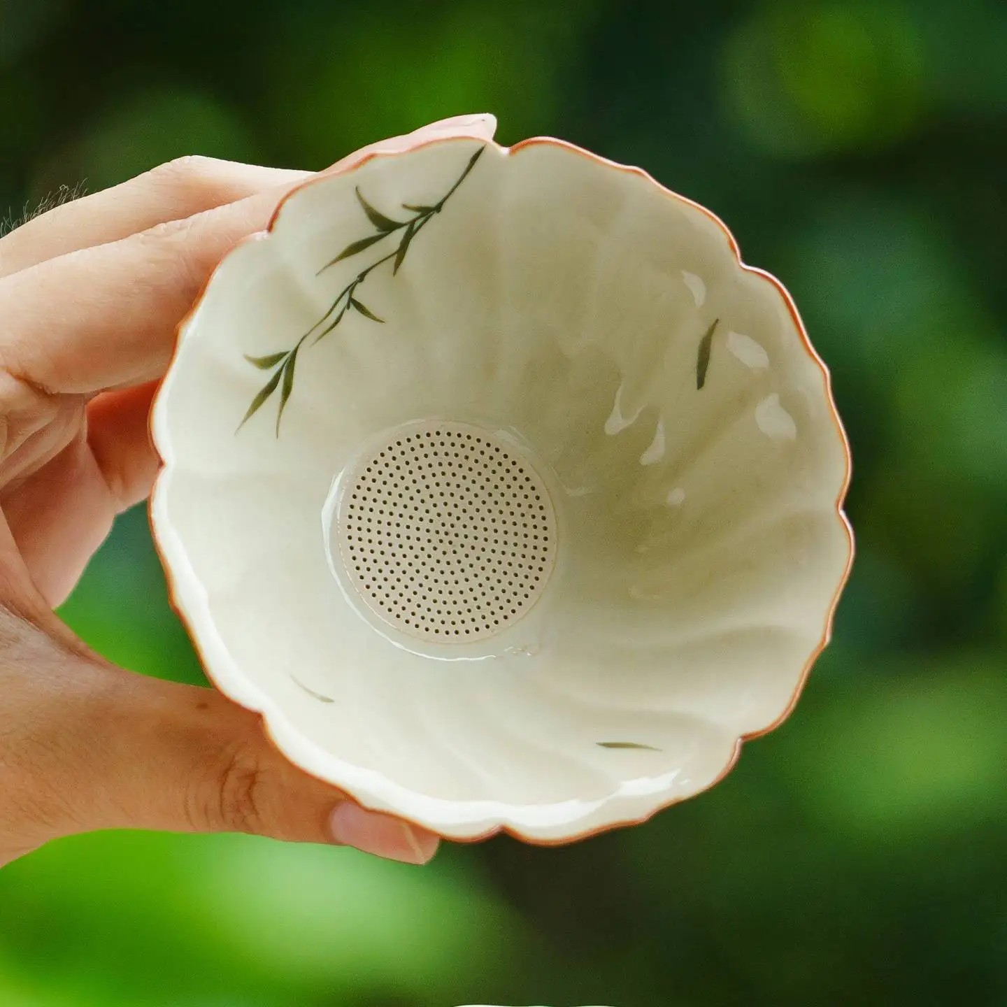 

Hand Drawn Emerald Green Bamboo Tea, Tea Strainer, Plant Ash Petals, Ceramic Tea Ceremony Accessories, Tea Brewing Filter