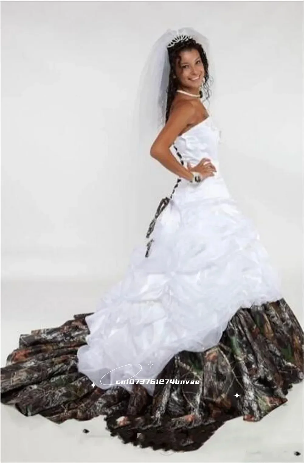 Vintage camouflage trouwjurk ruches pick-up liefje strapless mouwloze applicaties een lijn satijnen landelijke bruidsjurk op maat