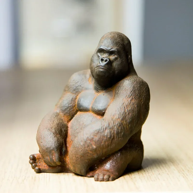 

Creative Imitation Cast Iron Rust Metal Figurine Mini Gorilla Animal Desktop Ornament Living Room Handicraft Home Decorations