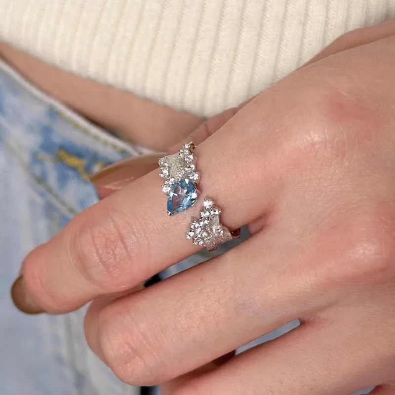 

Регулируемое кольцо с каплями воды, повышенный чувственный темперамент, изысканное легкое роскошное кольцо на указательный палец, открытое кольцо, средневековый придворный стиль