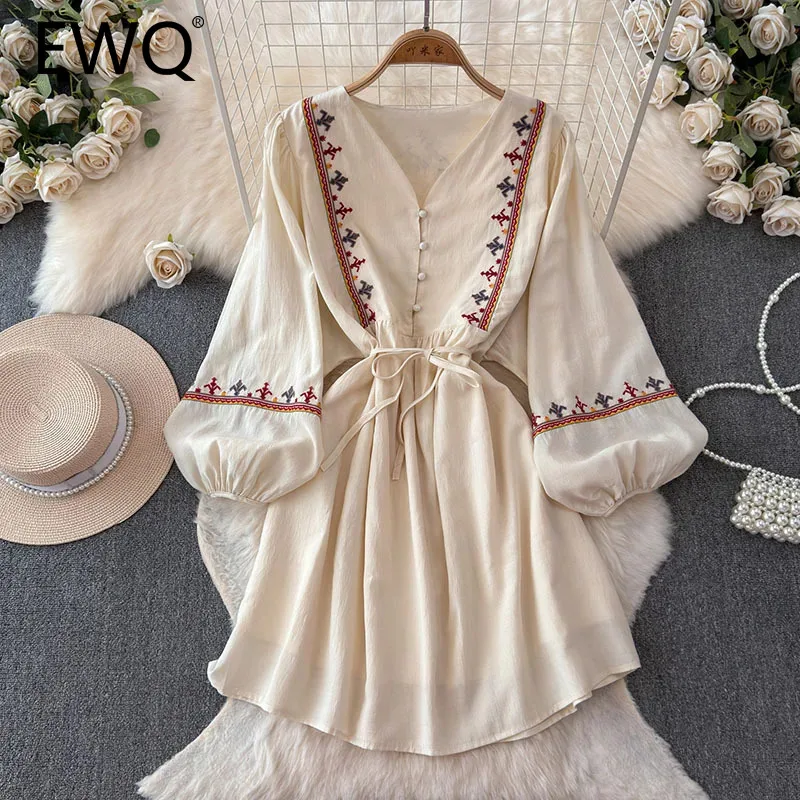 EWQ Fashion Embroidery Patchwork Belt Dress For Women Casual V-neck Long Sleeve Gathered Waist A-line Dresses 2024 New 27X525