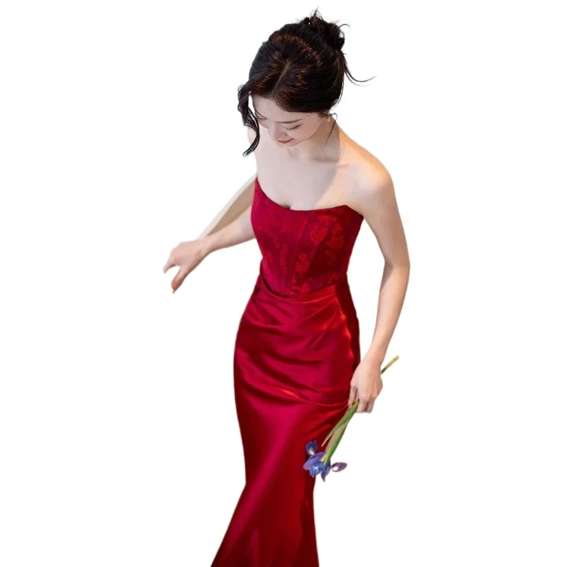 Vestido de brinde vermelho sem alças elegante para a noiva, petite 2026 novo vestido de noivado de casamento de alta qualidade, vestido longo com gravata francesa