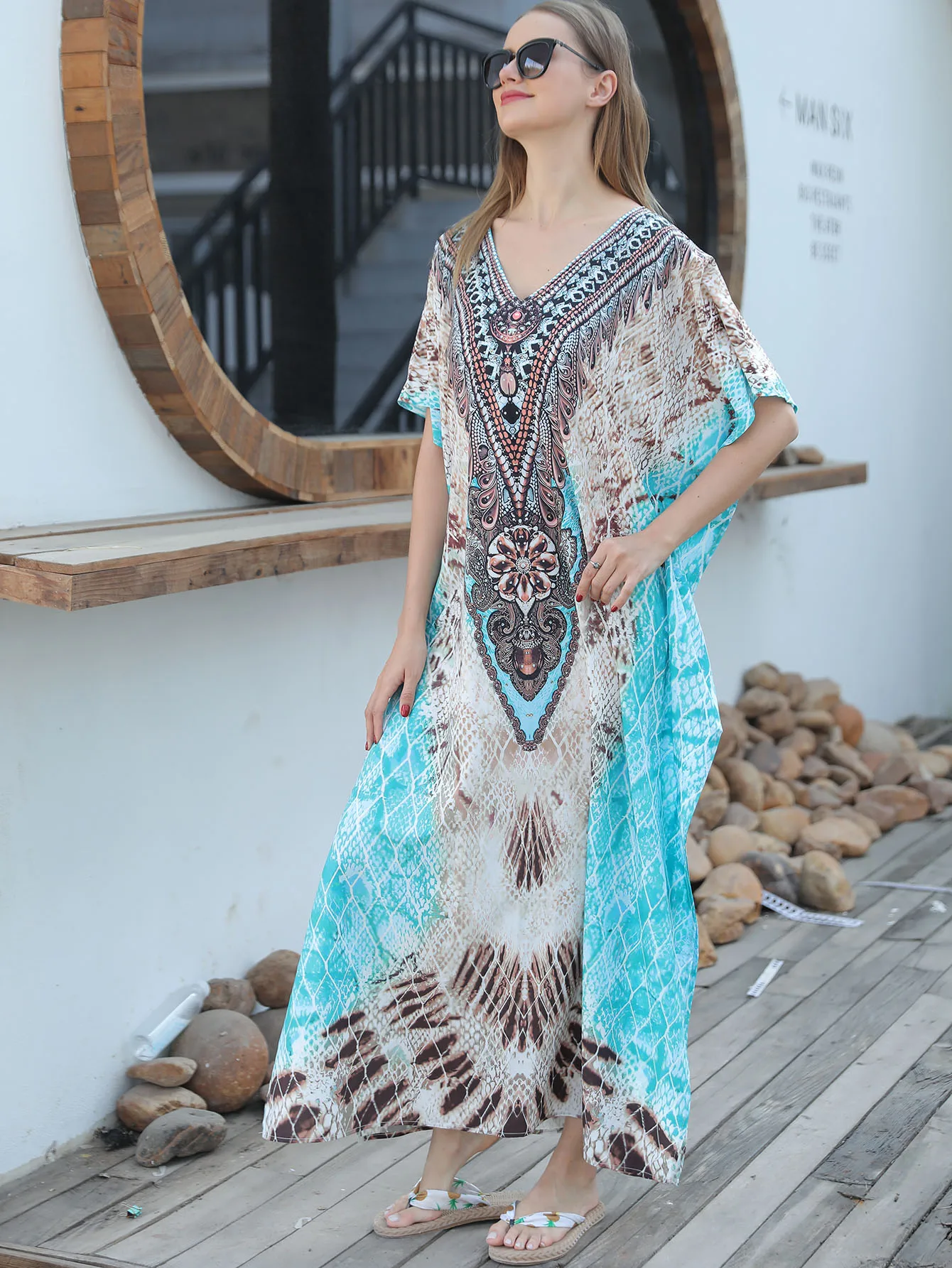 

Plus Size Boho Cover Up Dress, Women's Plus Colorblock Tiger Print Bat Sleeve V Neck Split Hem Slight Stretch Maxi Cover Up Dres
