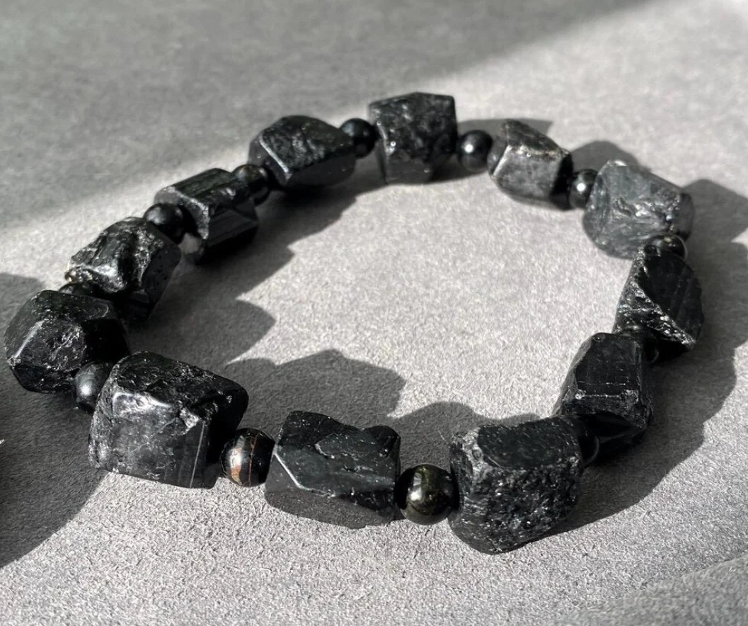 Schwarzes Turmalin-Armband Naturstein-Schmuck Personalisierte Armreifen Paar-Armbänder Herren-Armbänder Damen-Handaccessoires – Detail 11