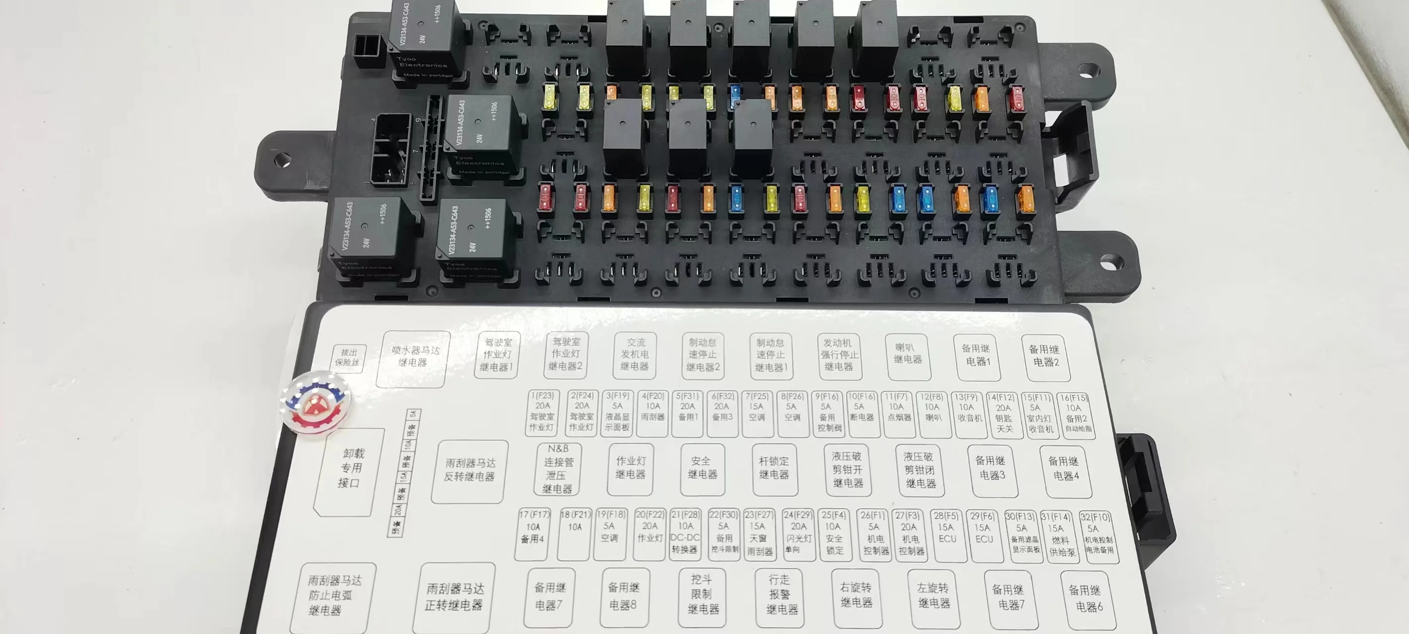 YN24E00016F2 Fuse Box For SK200-8 Excavator Parts
