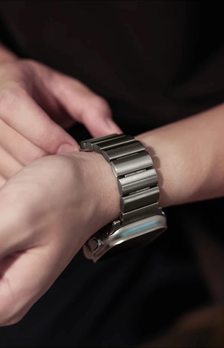 Cinturino in acciaio inossidabile di lusso per Apple Watch 44mm 45mm 49mm 42mm cinturino magnetico in metallo per iWatch 9 Ultra 8 7 SE 6 5 4 3