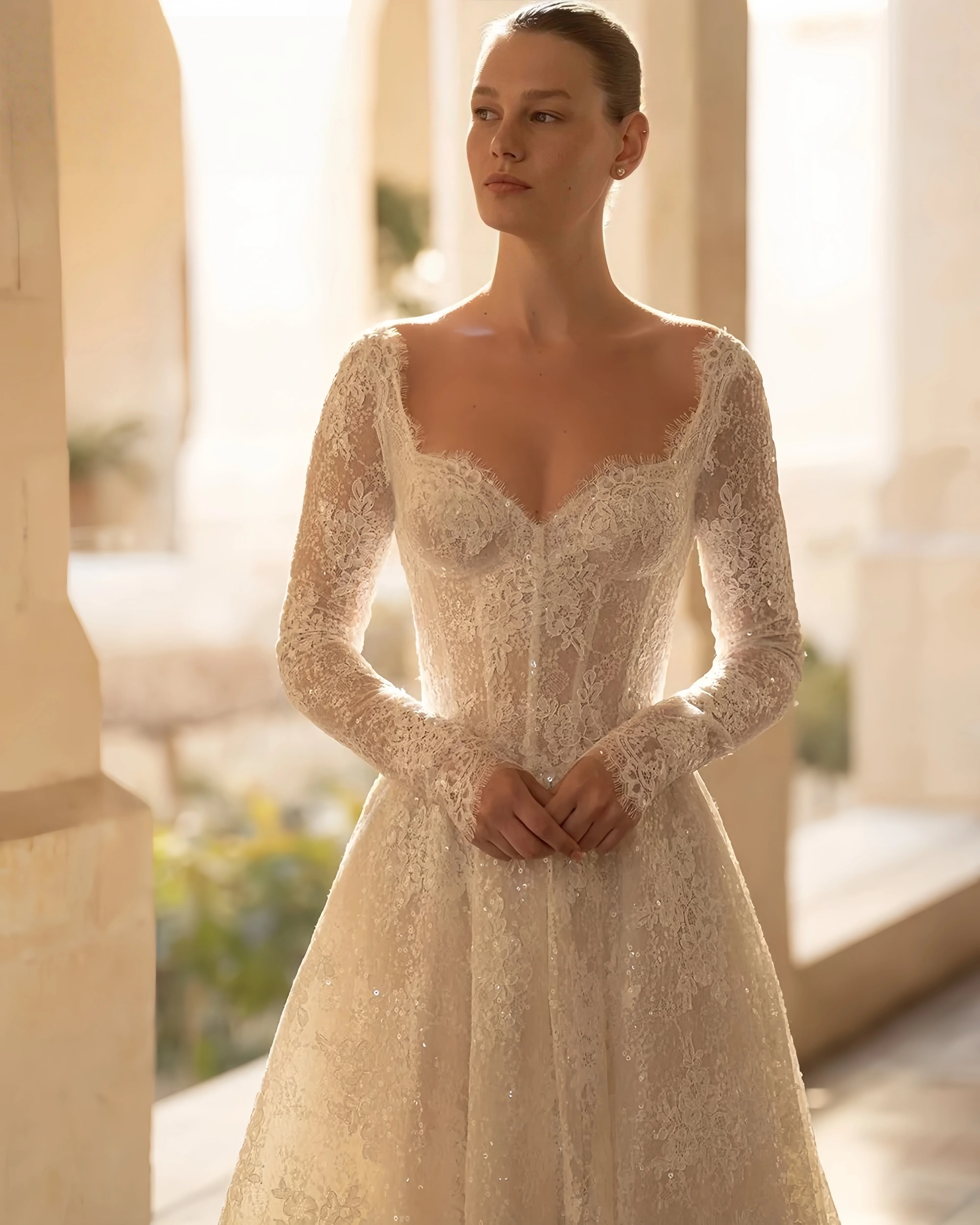 Robe de mariée de luxe en dentelle personnalisée, manches longues, paillettes brillantes, robe de mariée élégante