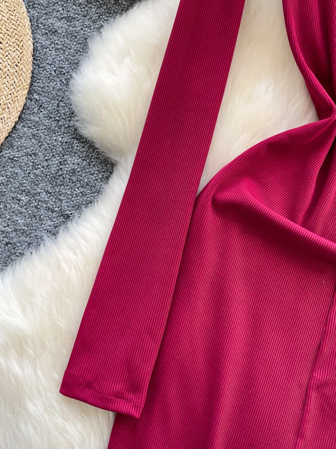 فستان قصير أنيق للسيدات من Foamlina مضلع برقبة دائرية فستان قصير مثير بعقدة تويست وتفاصيل أمامية وأكمام طويلة فستان ضيق للخريف