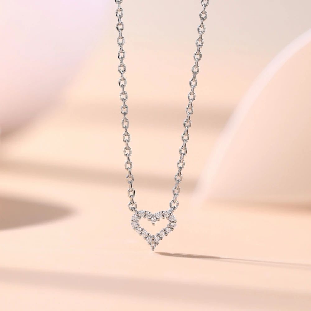 Heart-Shaped Zircon Necklace Glittering Exquisite Fashion Beautiful Fashion Eye-Catching High-Quality Birthday Gifts