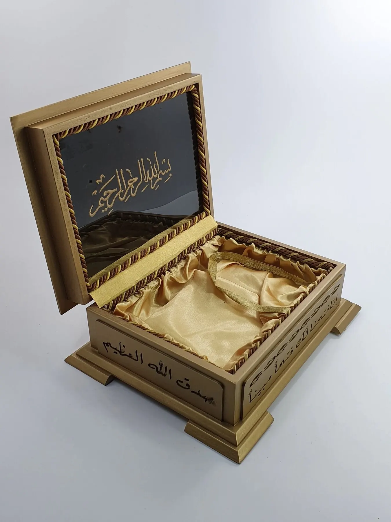 The Holy Quran Personal Quran Black Leather Veneer with Wooden Box in Black Leather Coating Der Quran a the Quran a Peri