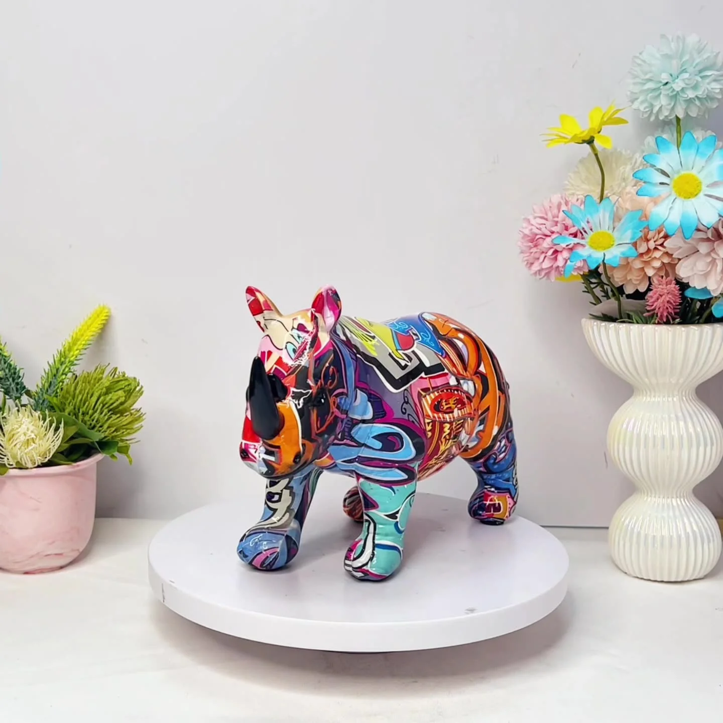 Modern Style Creativity Colorful Rhinoceros Resin Handicraft Animal Office Desktop Ornament Living Room Bedroom Home Decoration