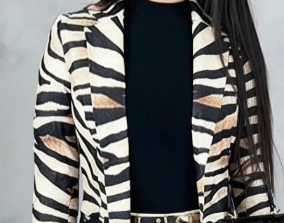 

Женский осенний комплект: пиджак с анималистическим принтом и мини-юбка, костюм из двух предметов: приталенный пиджак и юбка с высокой талией