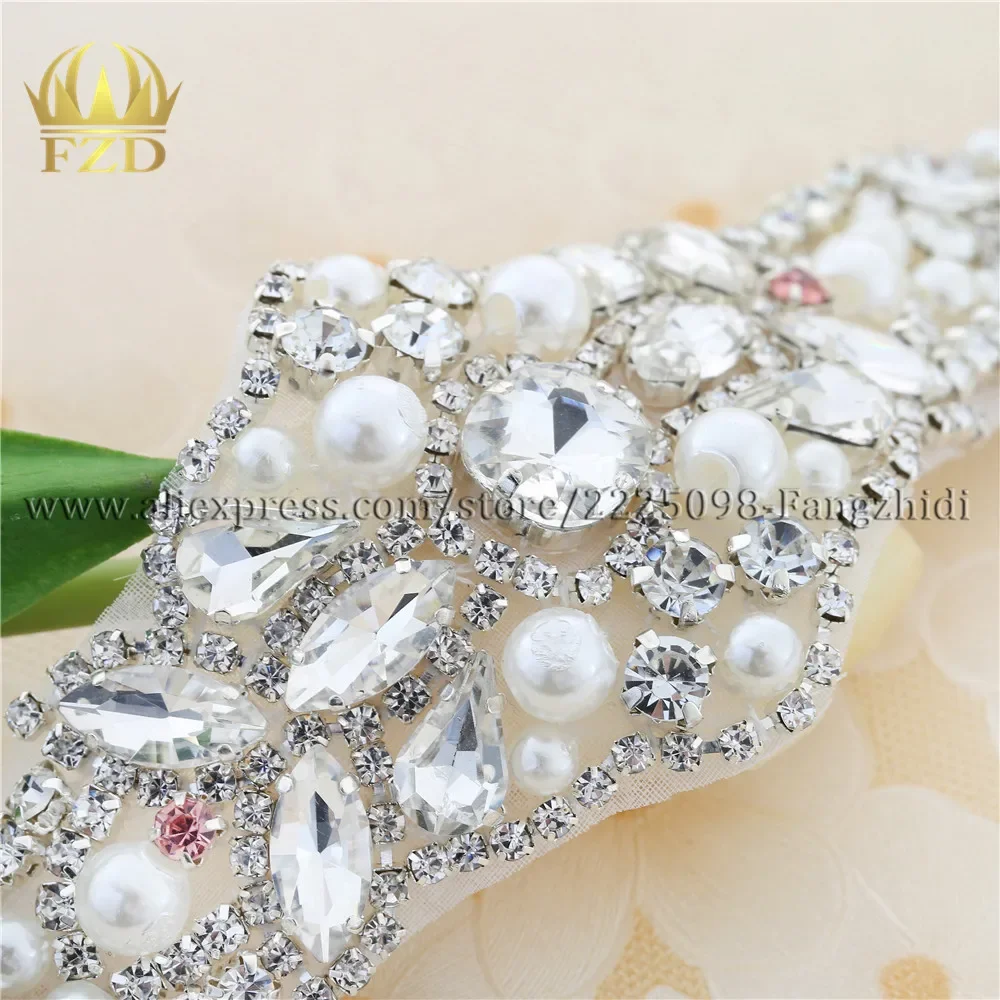 (30pcs)Wholesale Iron on Rhinestones Crystal Appliques For Wedding Dress Decorations Fashion Shiny Glass Sewing on Garments