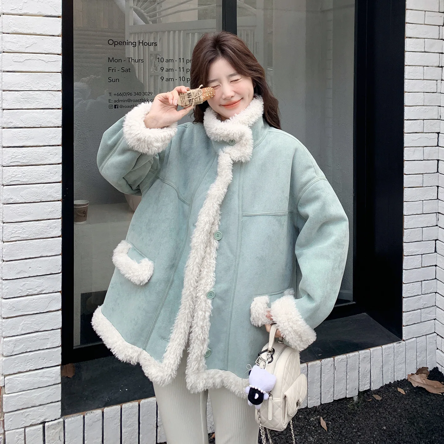 سترة نسائية زرقاء على الطراز الكوري بياقة واقفة من جلد الغزال معطف صوف الضأن 2025 سترة شتوية سميكة مبطنة بالفرو الصناعي #5