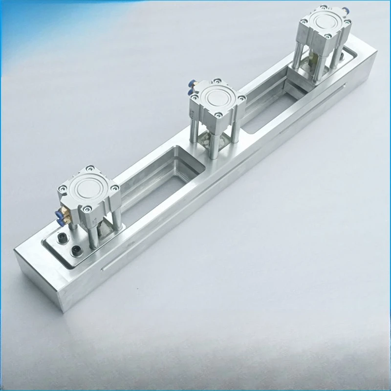 

Food packaging bag one out two cut rounded corner punching machine, bag making machine corner cutting pneumatic punching device,