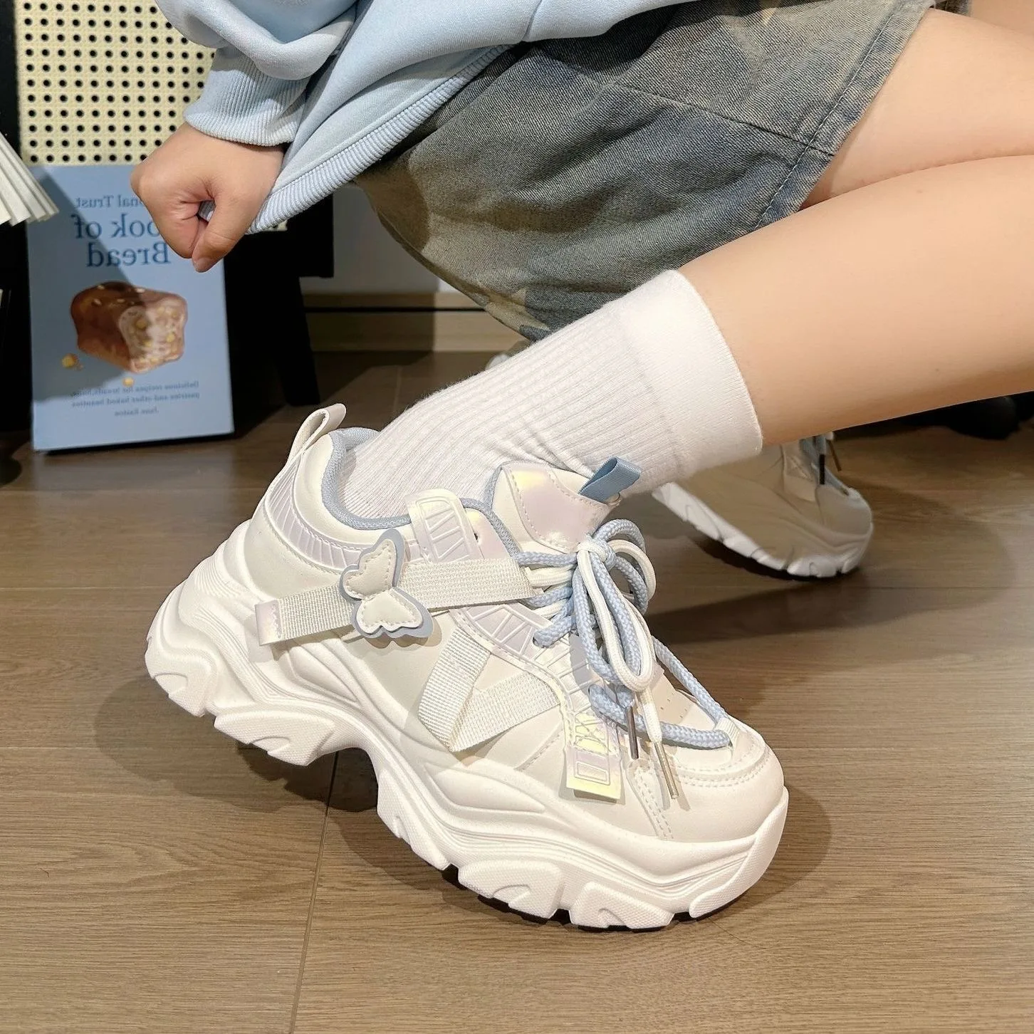 2026 Frühling Herbst Neue Damenmode Atmungsaktive Ultraleichte Dad-Sneaker im Butterfly-Stil mit dicker Sohle und erhöhtem Absatz – Detail 10