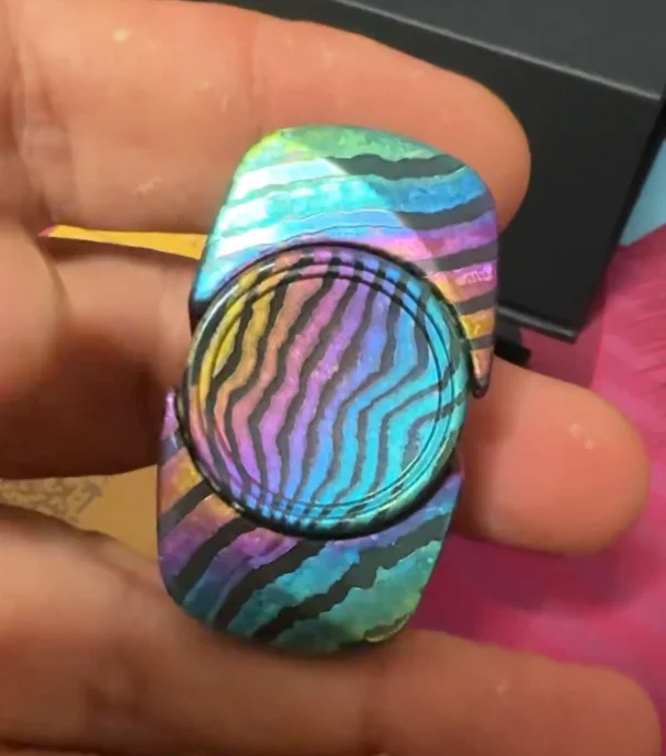

Used EDC YH Linglong Zircuti Rainbow fidget decompression toy
