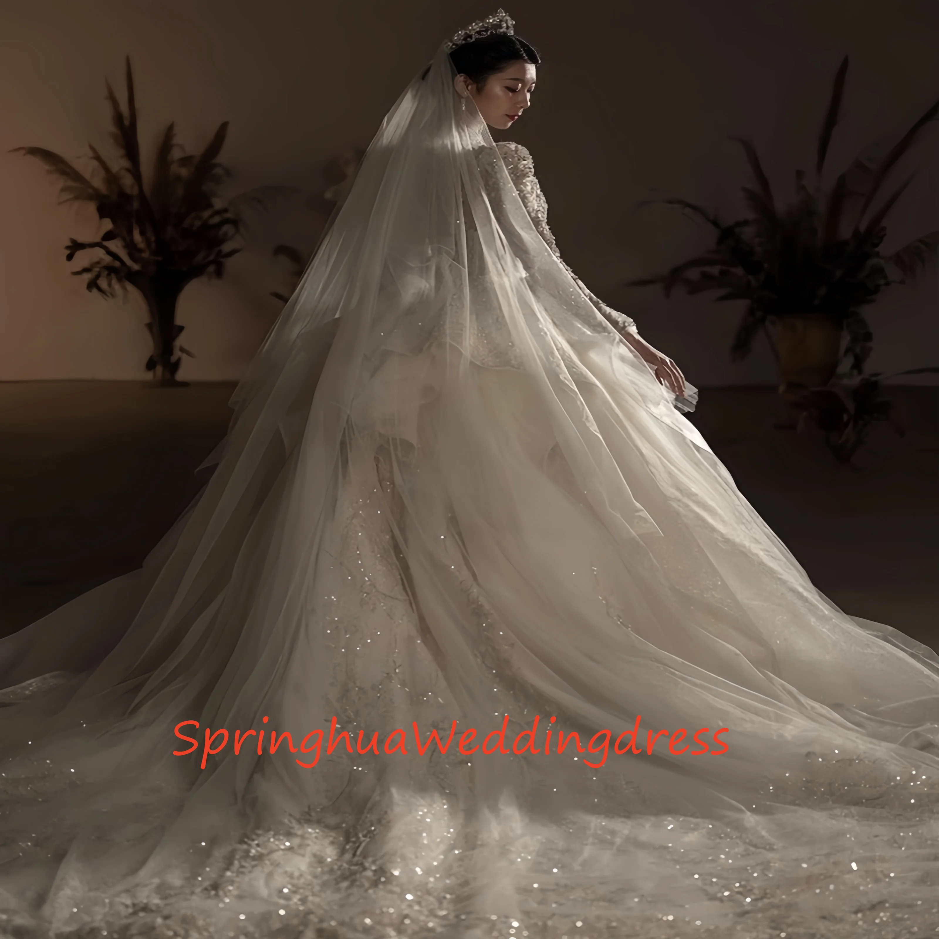 맞춤 제작 고급 웨딩드레스, 신부를 위한 새로운 스타일, 중공업, 고급스러운, 긴 꼬리, 고급스러운 질감, 긴팔